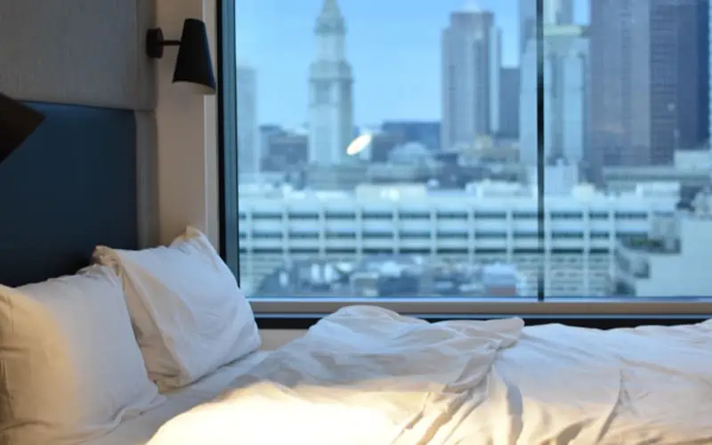 Chambre à coucher obscurité - lampe de lecture au lit