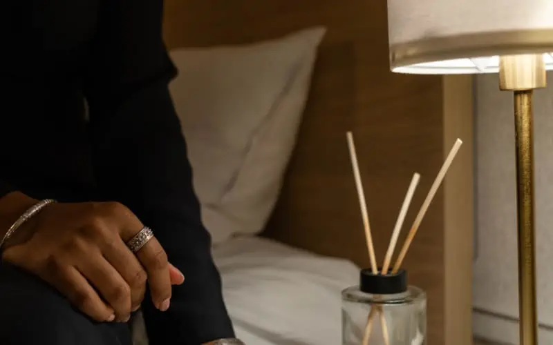 Lampe de chevet doré posée