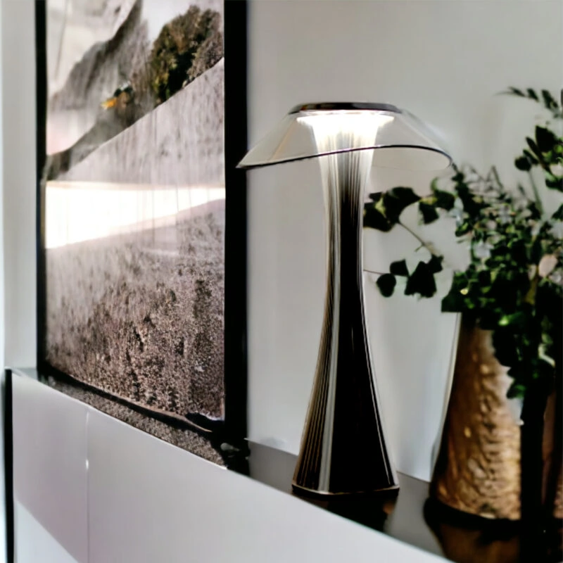 Une lampe à poser BlackTower pleine d'élégance dans la simplicité 