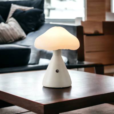 Lampe Champi-cloud sur une table basse
