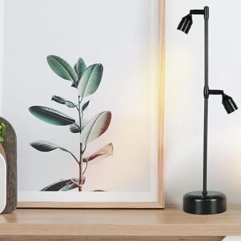 La lampe Sceneproject met en lumière vos plus beaux objet comme sur une vraie scène