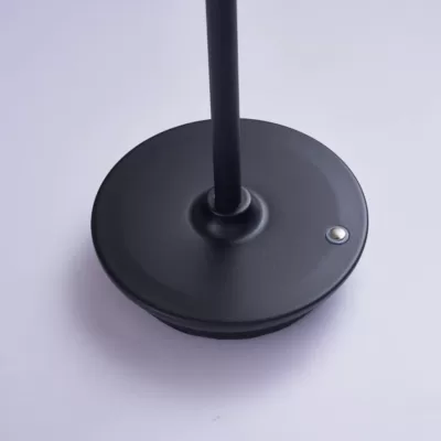 Pieds Lampe à poser sans fil rechargeable noire Tania