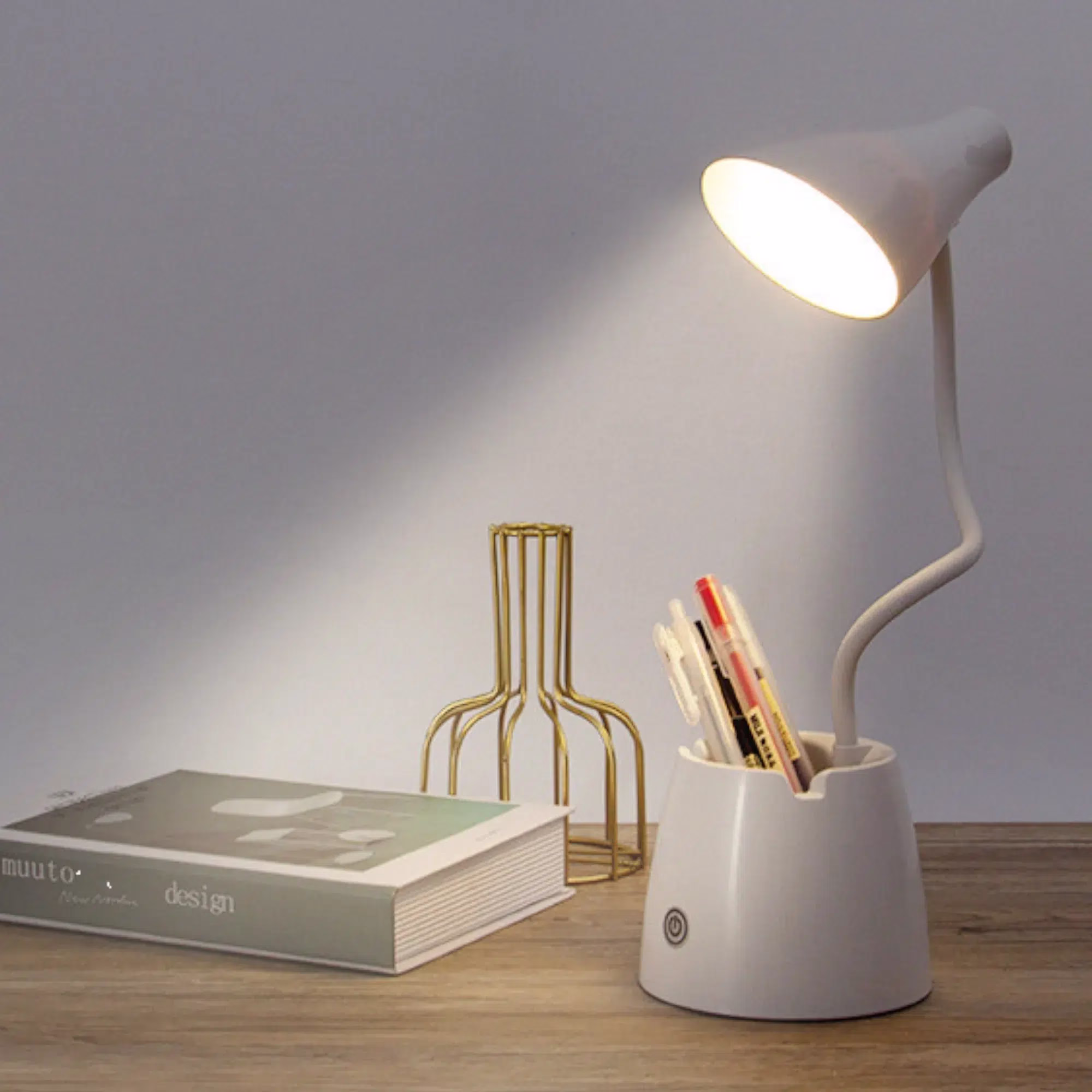 4_4988ea01-a21f-4187-83a3-a2f895ad4107-PhotoRoom.webp Lampe de bureau LED organisatrice sans fil Beli – Image 1