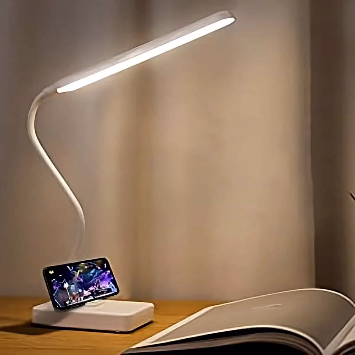 Lampe-de-bureau-rechargeable-sans-fil-blanche-Judy.webp Lampe de bureau rechargeable sans fil blanche Judy – Image 1