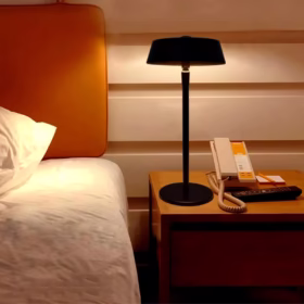 Lampe de table led rechargeable Belina