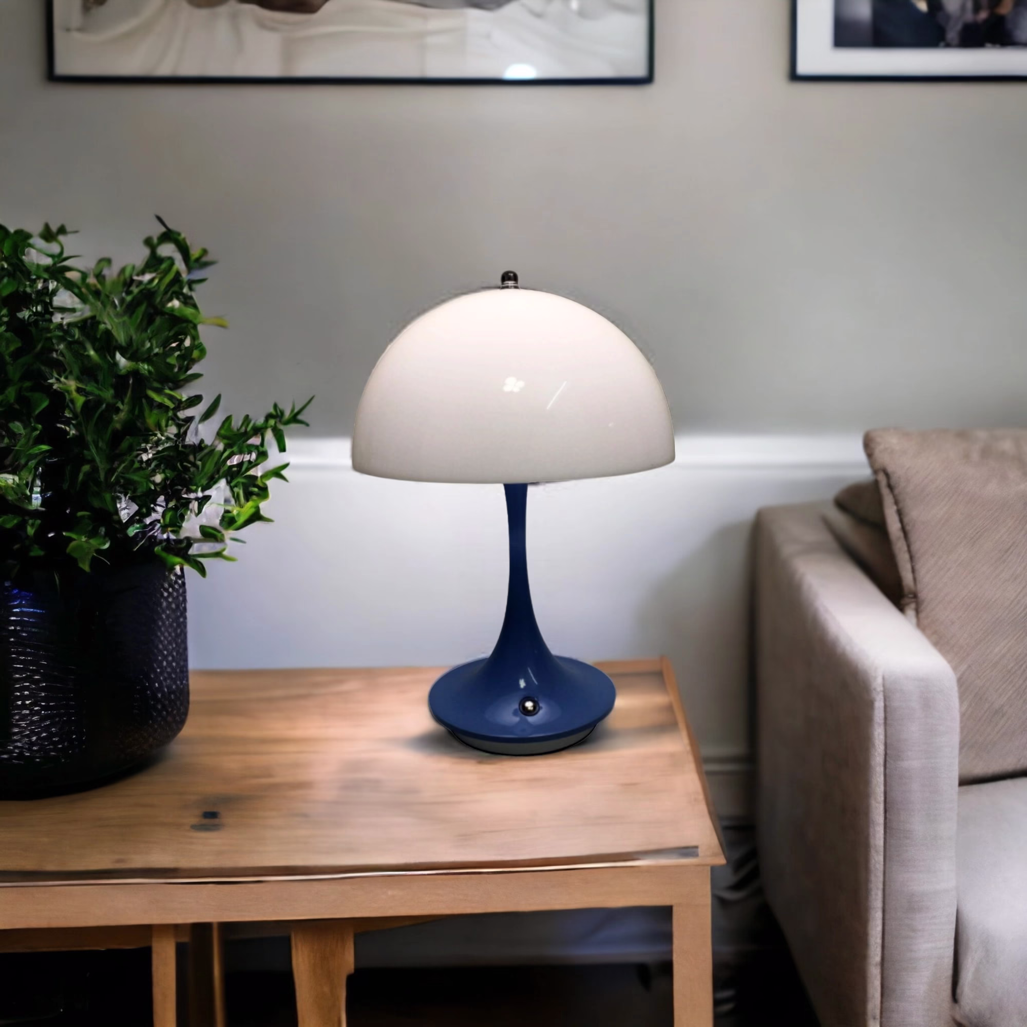 Lampe-de-table-sans-fil-LED-bleue-Lina-8.webp Lampe de table sans fil LED bleue Lina – Image 1