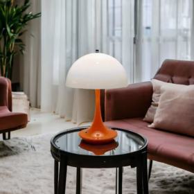 Lampe de table sans fil LED orange Lina sur un table basse