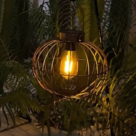 Lampe solaire à suspendre boule fer Gouldi