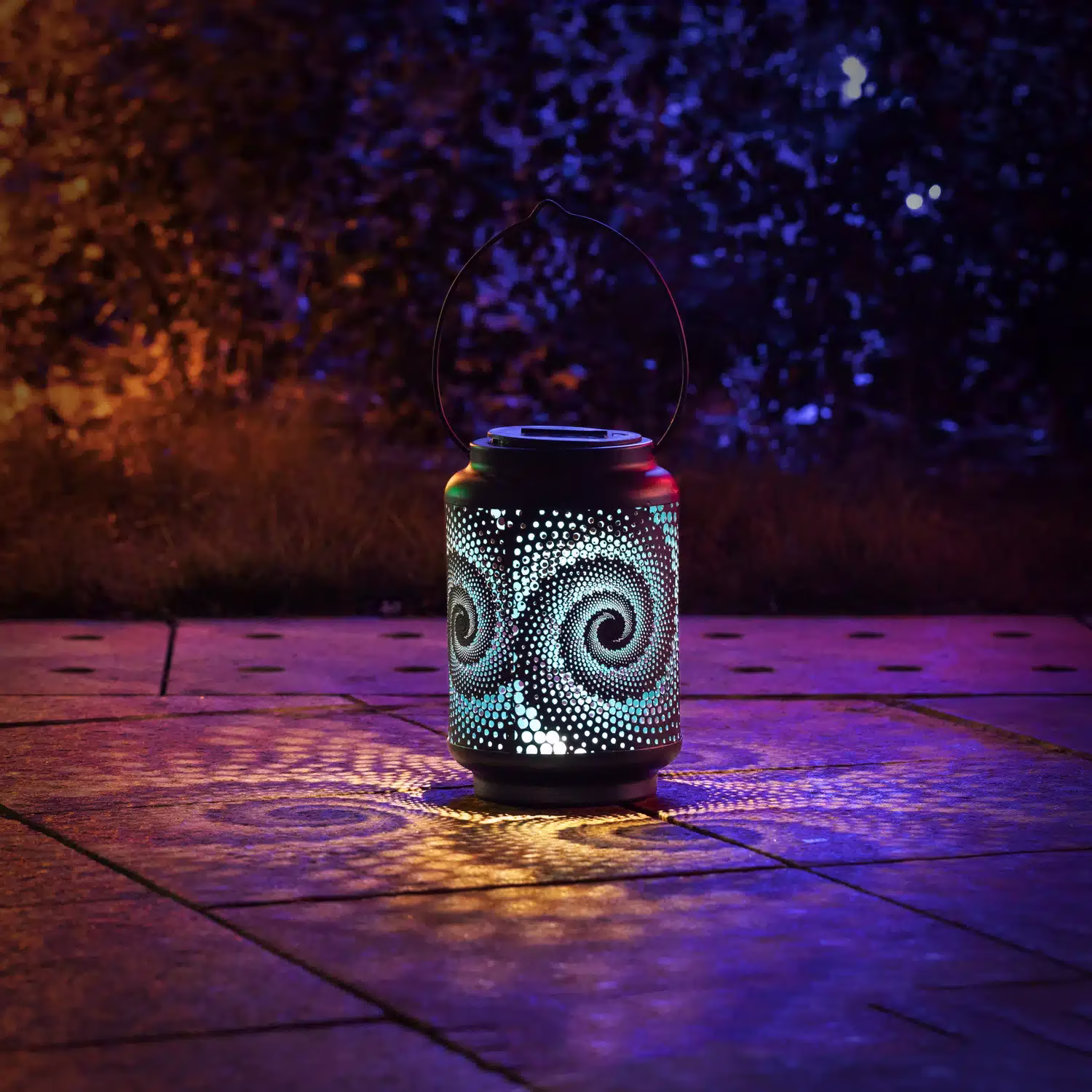 Lampe-solaire-decoration-spirale-posee-2.webp Lampe solaire décoration spirale Eddia – Image 1