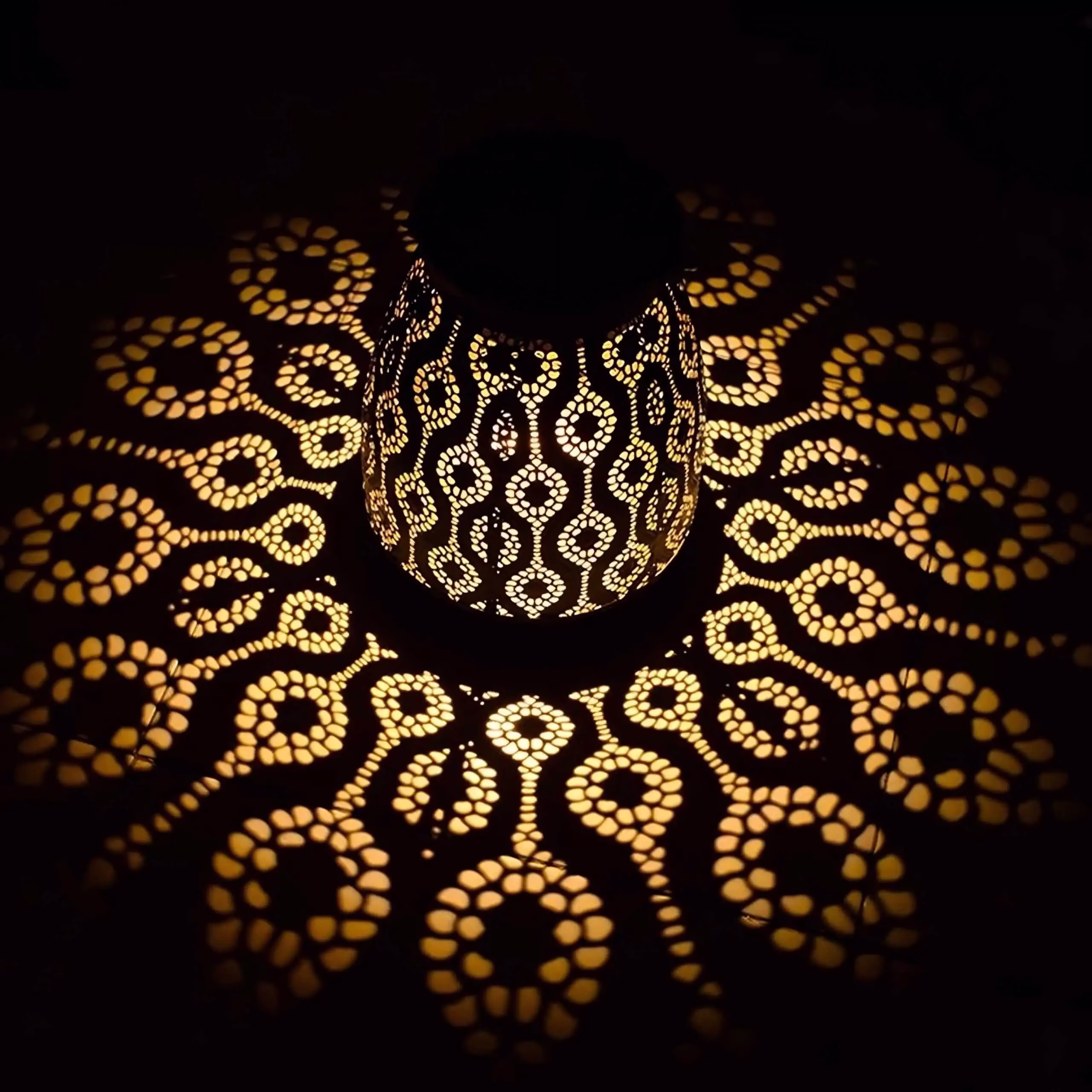 Lampe_solaire_LED_rechargeable_Kuna-3-scaled-1.webp Lampe solaire LED rechargeable Kuna – Image 1