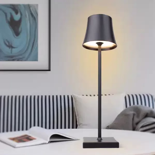 Veilleuse-sans-fil-aluminium-noire-European-1.webp lampe sans fil aluminium noire European